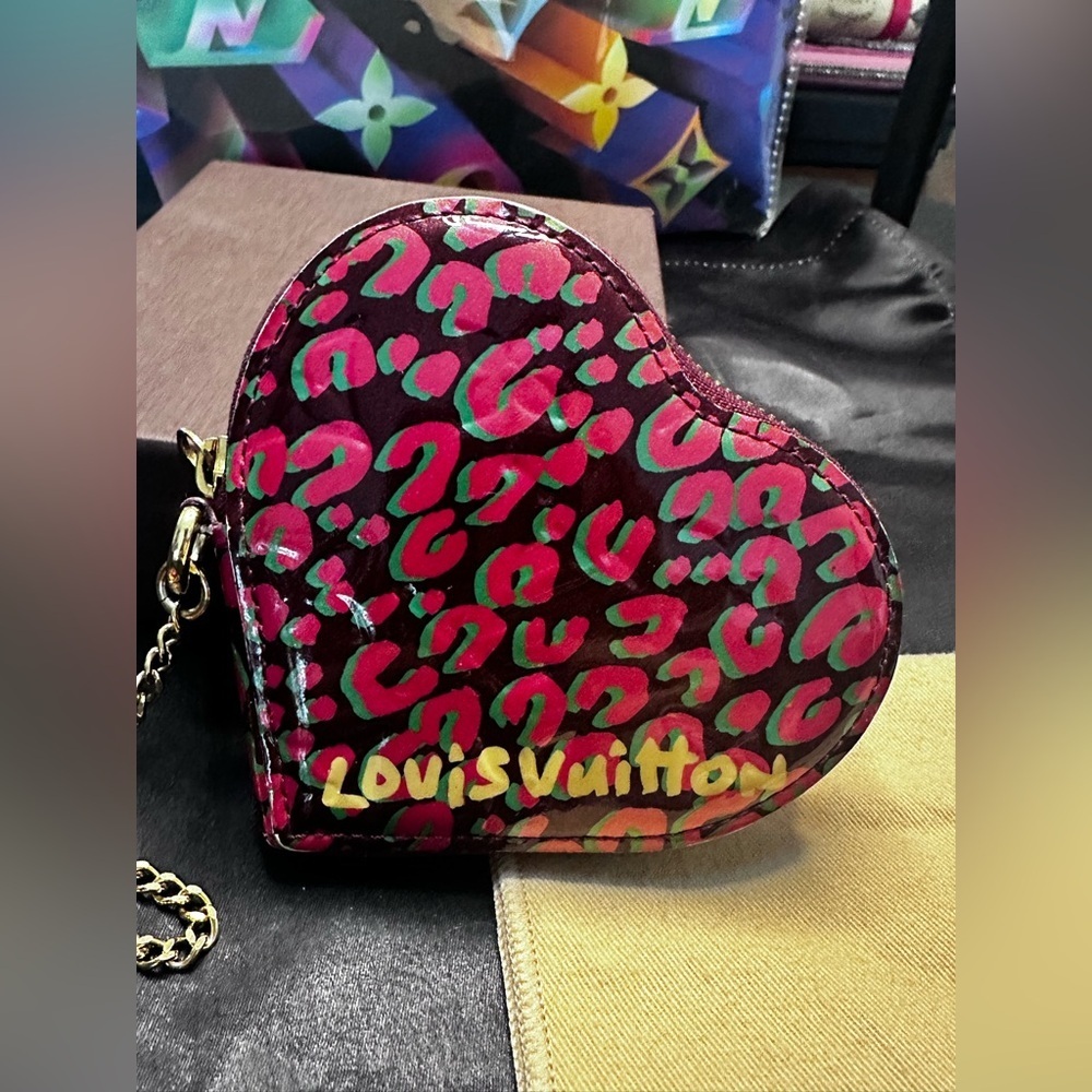 LOUIS VUITTON Vernis Leopard Coeur Heart Coin Purse Rouge Fauviste EUC box & bag - Picture 3 of 10